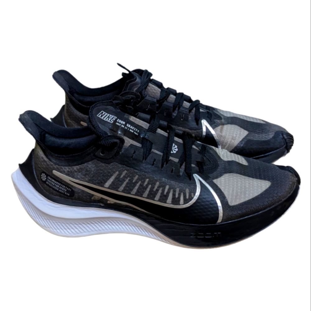 Nike Zoom Gravity running sneakers EUC Women's 8 black white lightweight current